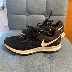 Black Nike zoom Pegasus 33 sneakers size 7